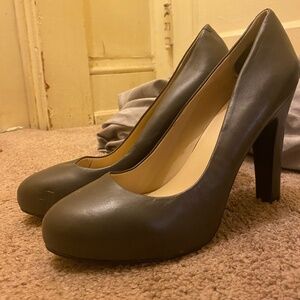 Nine West - Gray Pumps
